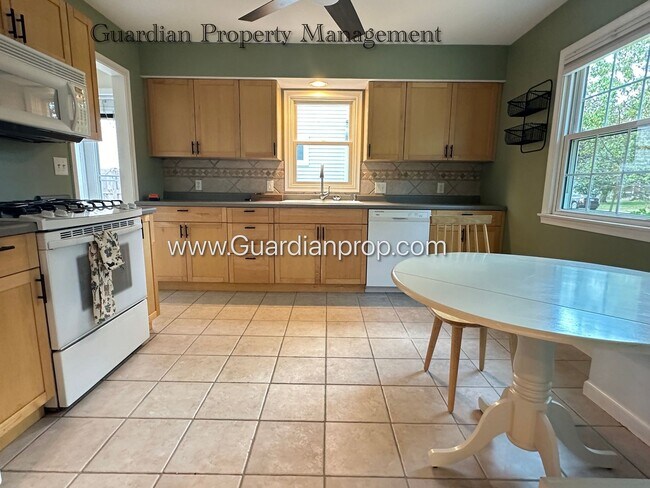Building Photo - Richfield Single Family Home, Fenced Yard,...