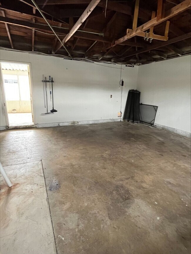Building Photo - 3-bedrooms 2-bathrooms House for rent in Covina