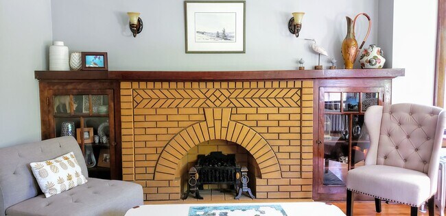 Building Photo - Historic 3 Bedroom in Portage Park