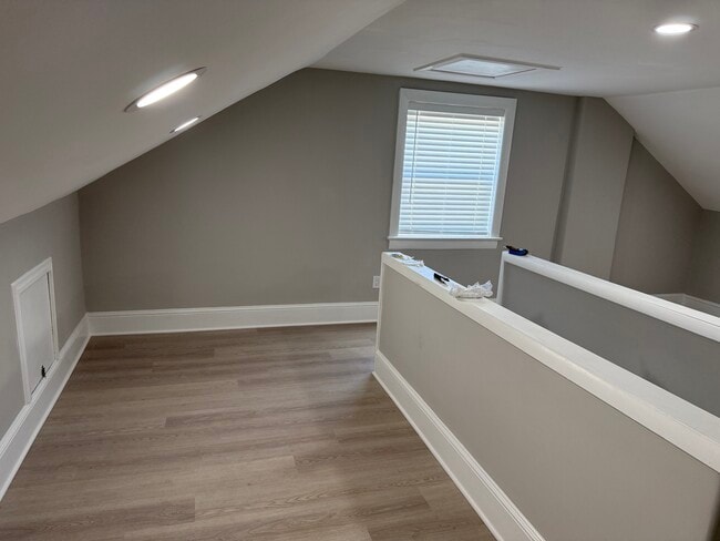 Building Photo - Tose St