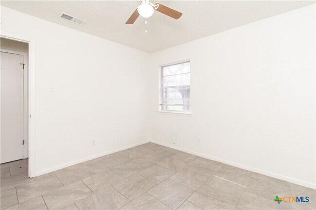 Building Photo - 1513 Janis Dr