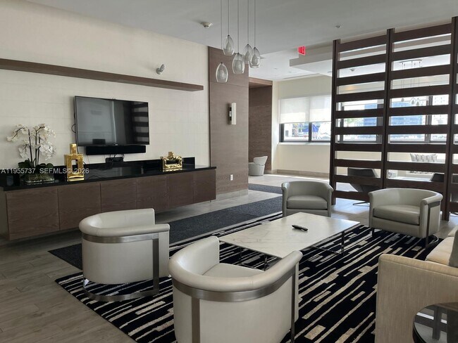 Building Photo - 999 SW 1st Ave