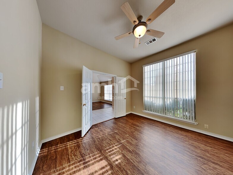 Building Photo - 7509 Amsterdam Ln