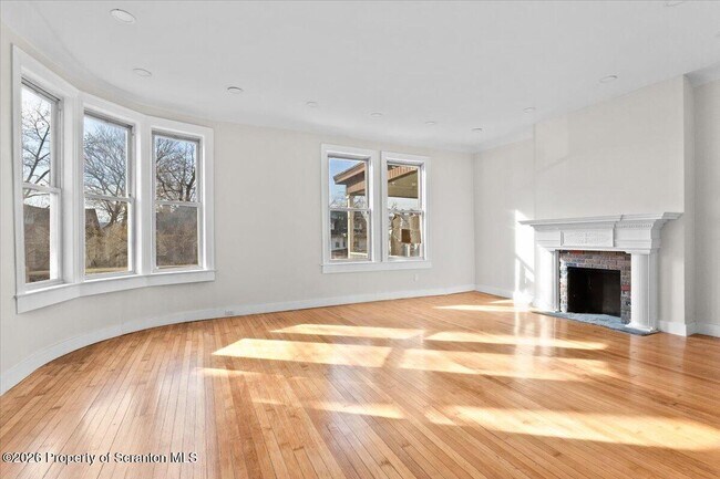 Building Photo - 840 Clay Ave