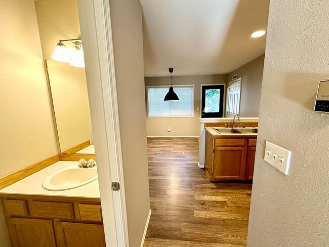 Building Photo - Introducing the Perfect Townhouse Steps Away from Central WA University!