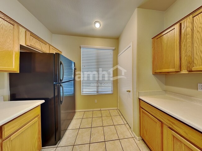 Building Photo - 2132 S Bernard