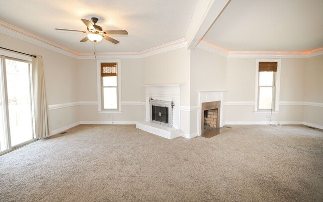 Building Photo - 809 Houndslake Dr