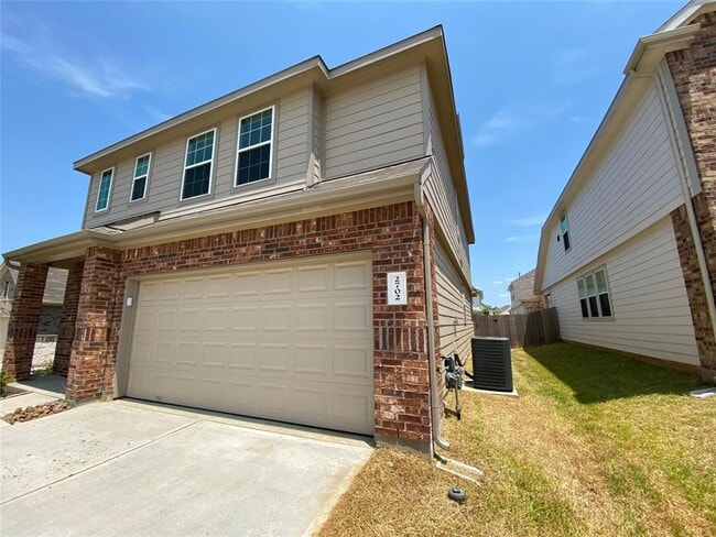 Building Photo - 2702 Hoffman Ln