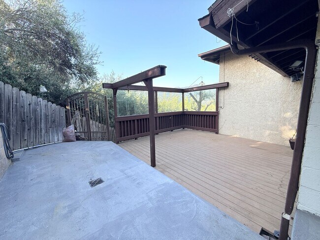 Building Photo - 4242 Briggs Ave