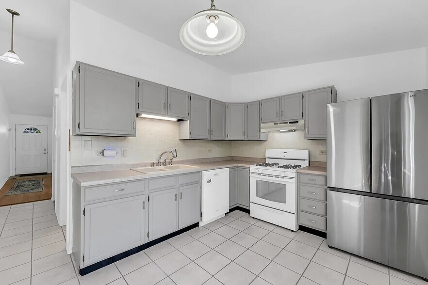 Building Photo - 1110 Riverwood Dr