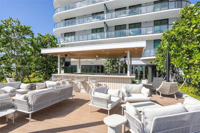 Building Photo - 580 72nd St