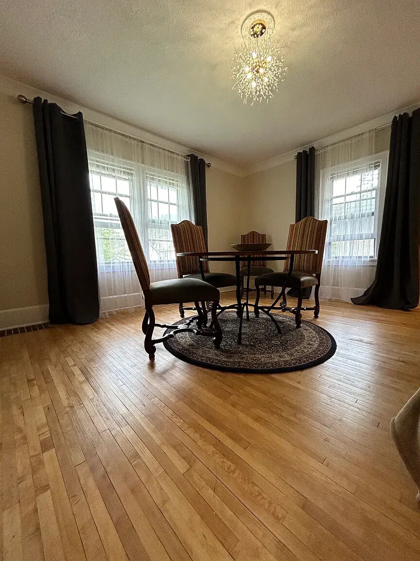 Building Photo - 2508 33rd Ave S