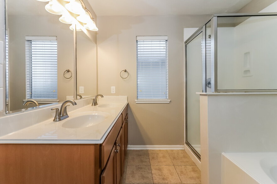 Building Photo - 13118 Majestic Pl Ct