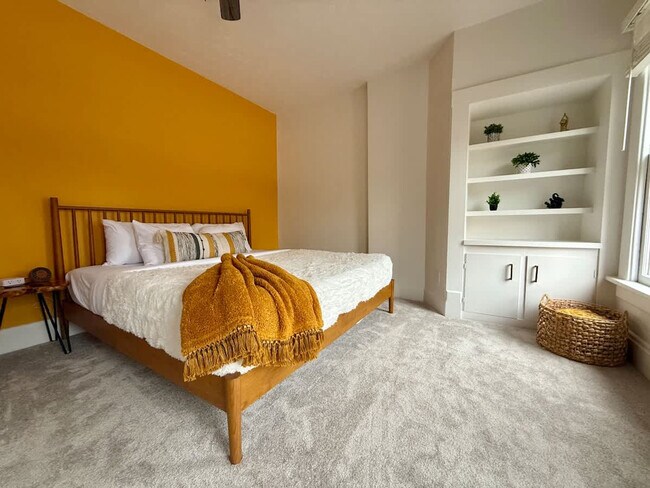 Building Photo - 309-311 West 4th Avenue-SI ID1265639P