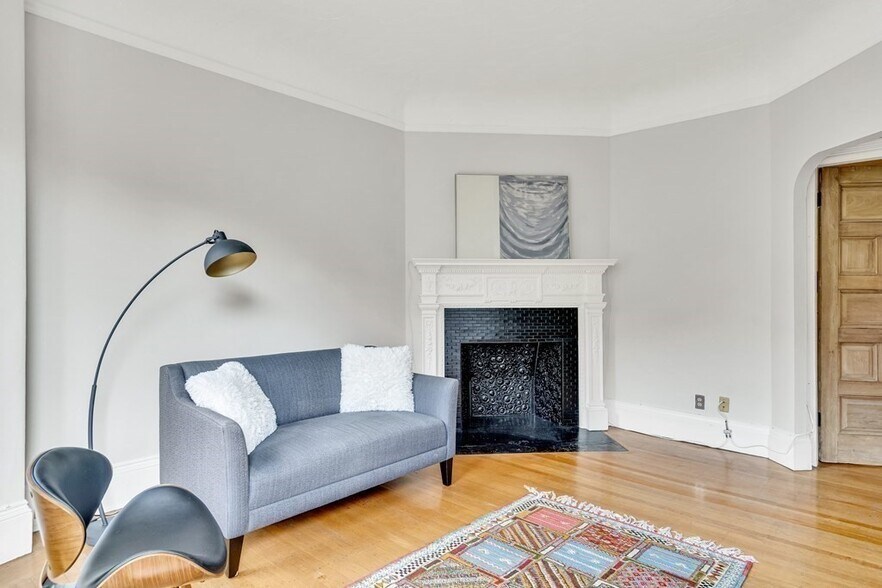 Building Photo - 259 Beacon St