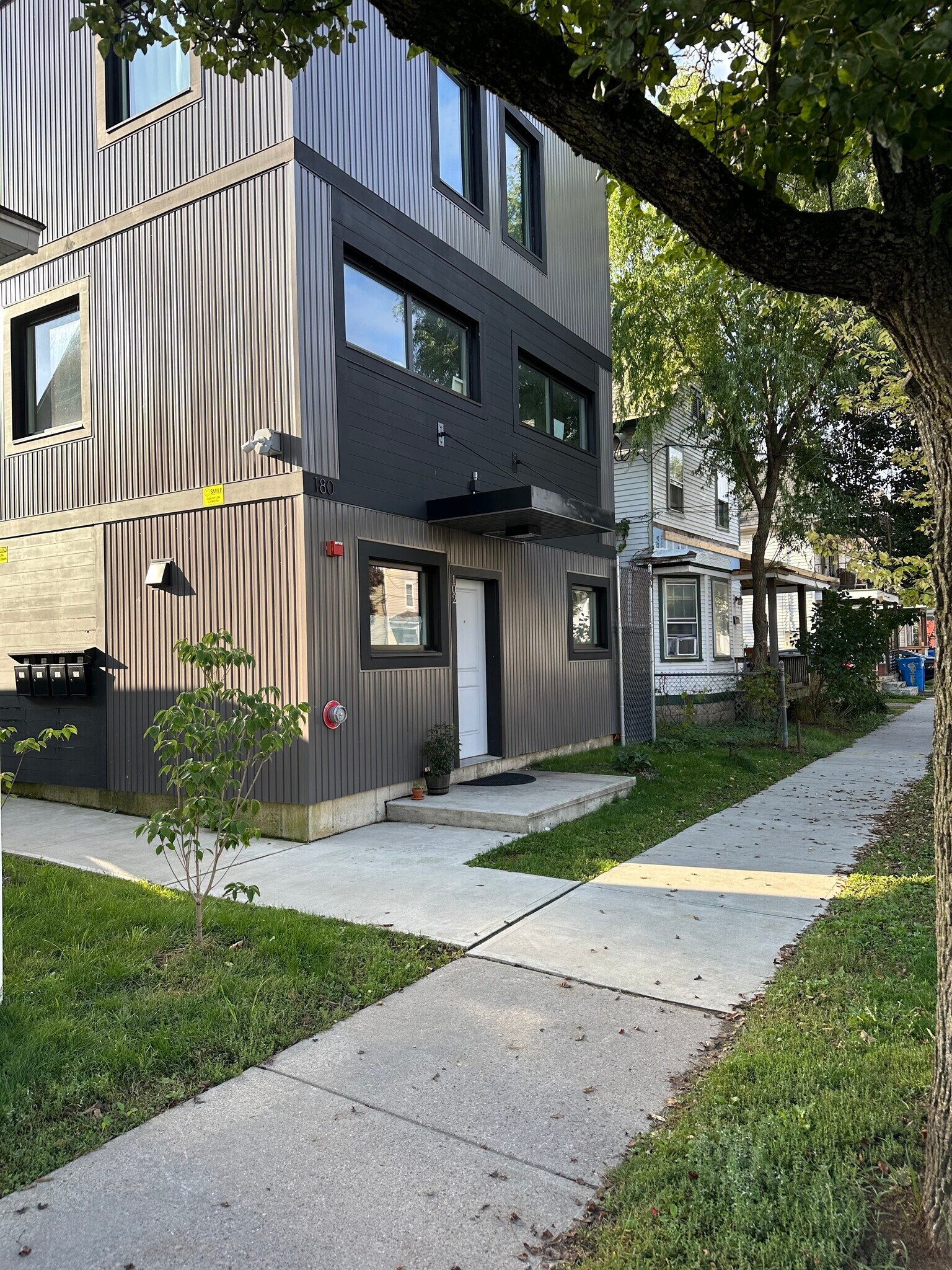 Building Photo - 180 N Winooski Ave