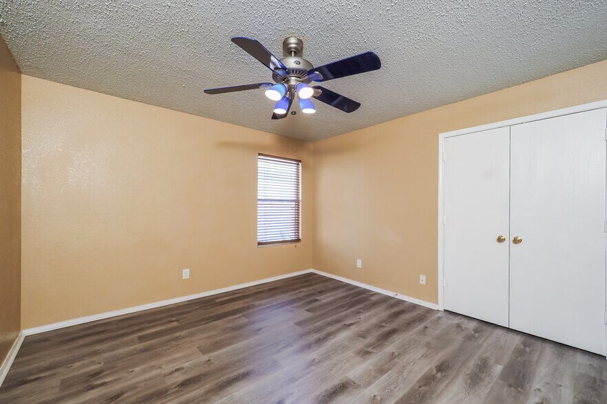 Building Photo - 5213 Bedfordshire Dr