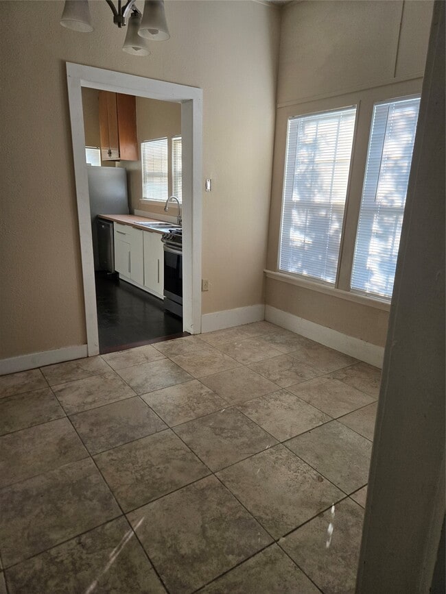 Building Photo - 3106 Stonewall St