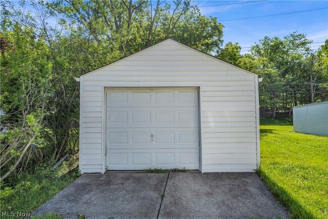 Building Photo - 5535 Oakwood Ave