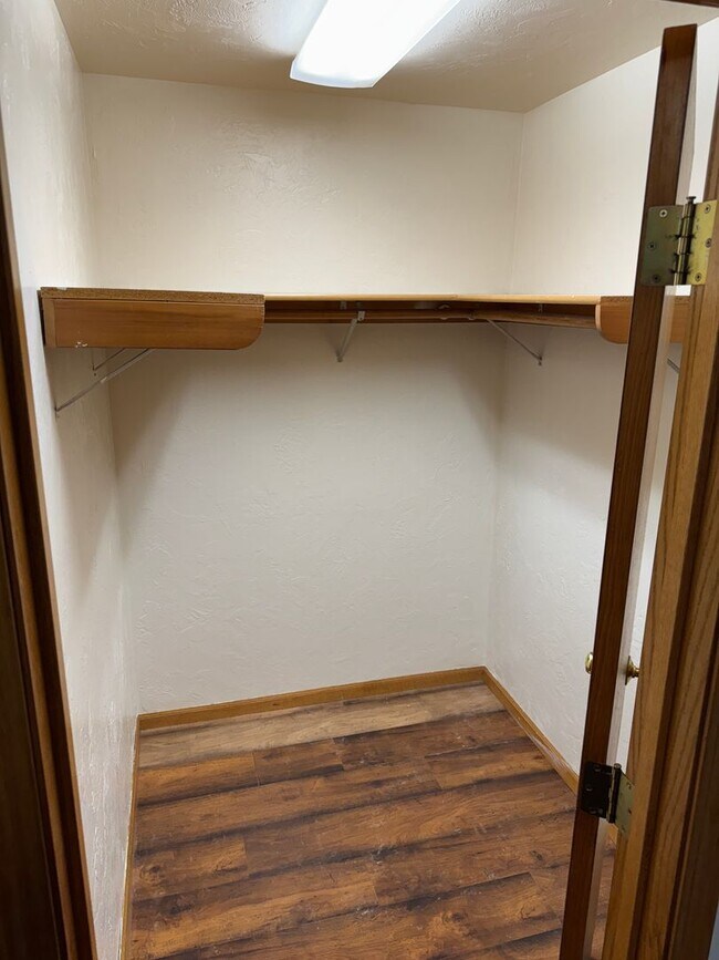 Building Photo - Updated 2 bedroom 1.5 bath duplex!