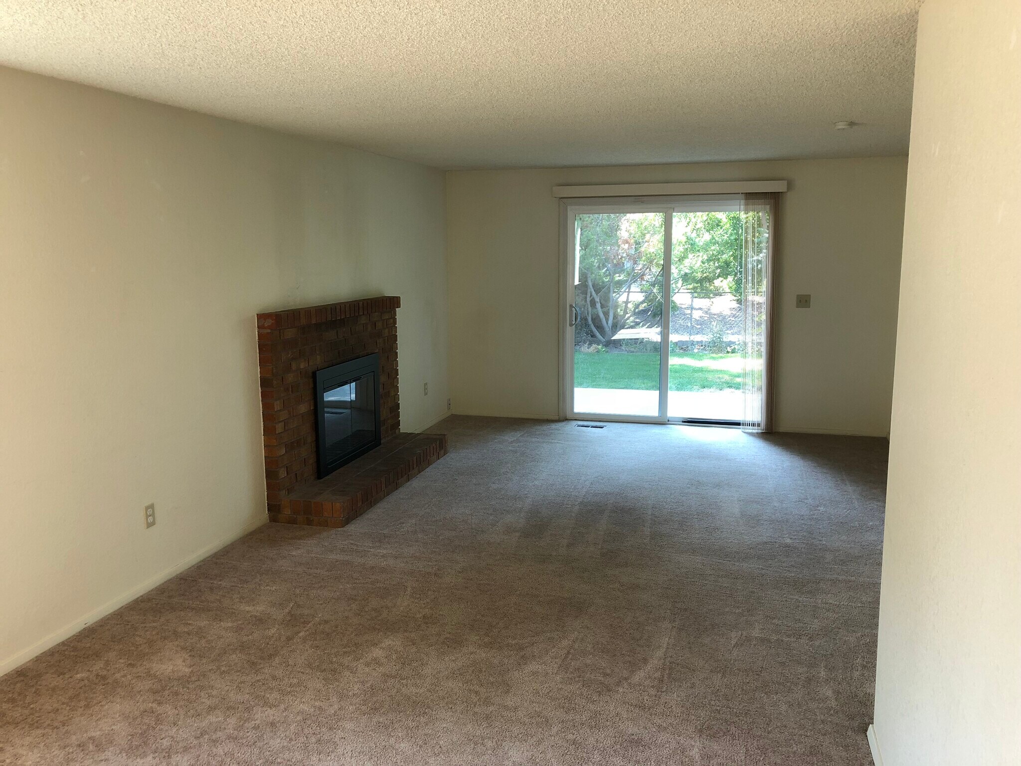 Building Photo - 583 Amanita St