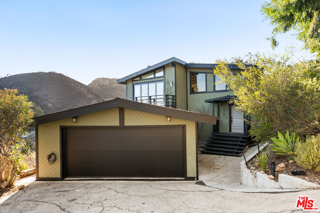 Building Photo - 21625 Saddle Peak Rd