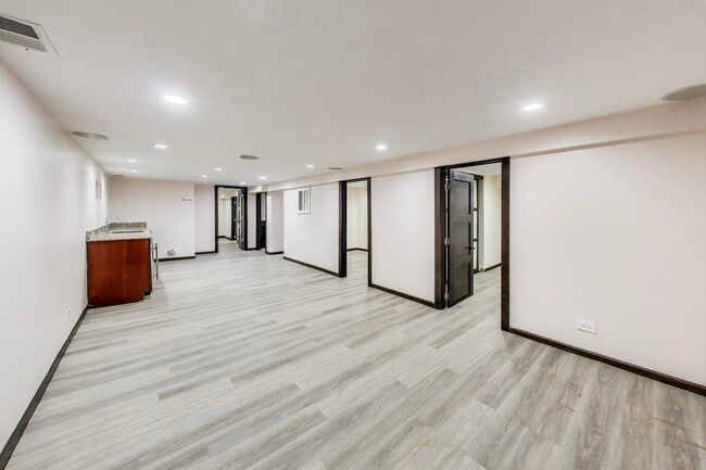 Building Photo - 6544 N Albany Ave