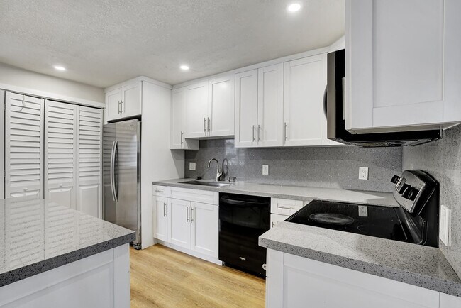 Building Photo - 434 SW 9th St