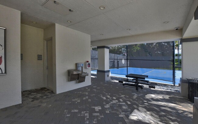 Building Photo - 19886 Meadowside Ln