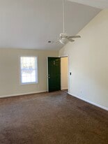 Building Photo - 416 N Green St