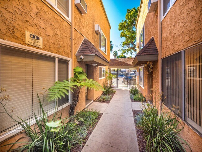 Interior Photo - 5708 Tujunga Ave