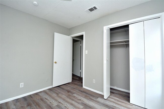 Building Photo - 4808 W Wind Trail