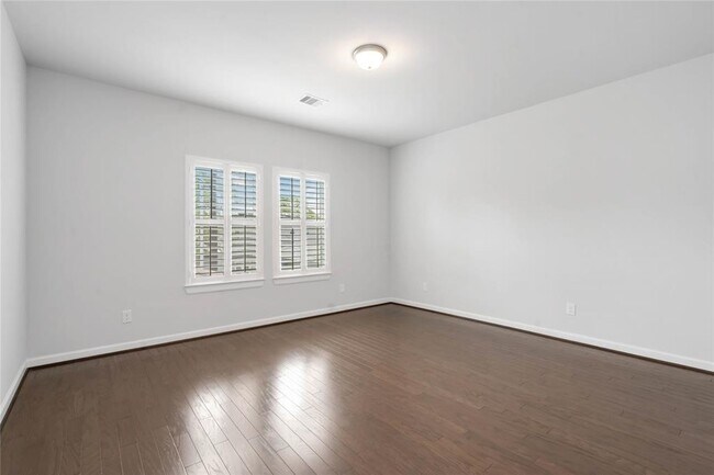 Building Photo - 1303 Gardenia Dr