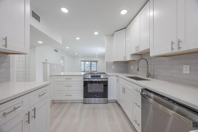 Building Photo - 2805 Casita Way