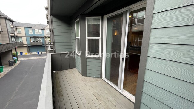 Building Photo - 1/2 off First Months Rent - Beautiful 3 BD...