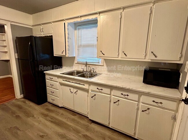 Building Photo - 3044 NW 28th St