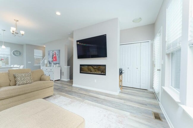 Building Photo - 645 Jenny Wy