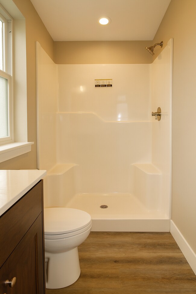 Building Photo - Your Bend Retreat: Spacious End Unit Townhouse with Pilot Butte Views