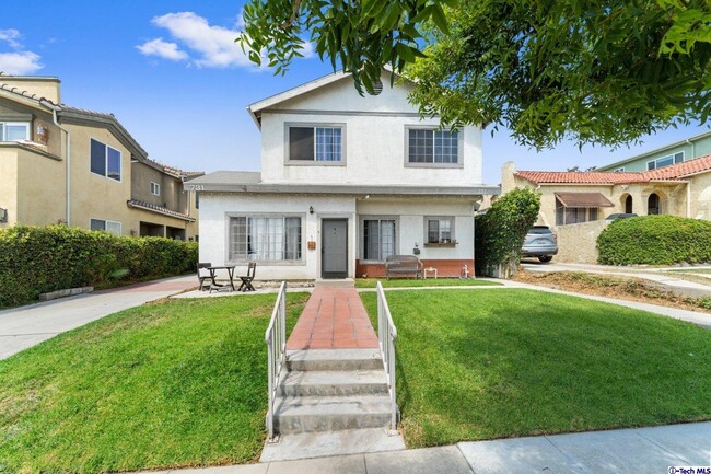 Building Photo - 731 E Cypress Ave