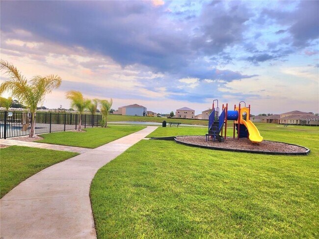 Building Photo - 1931 Golden Beak Dr