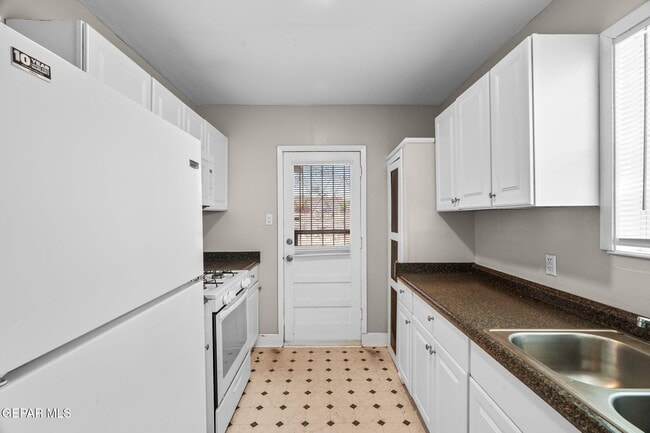 Building Photo - 3125 Van Buren Ave