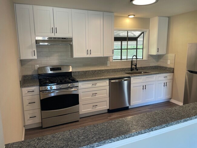 Building Photo - 410 W Lindbergh Blvd