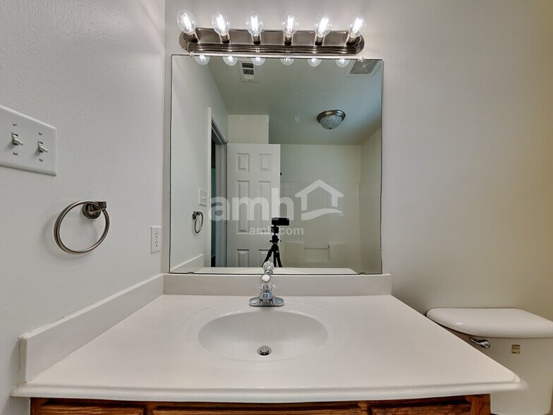 Building Photo - 4406 Shady Elm Dr