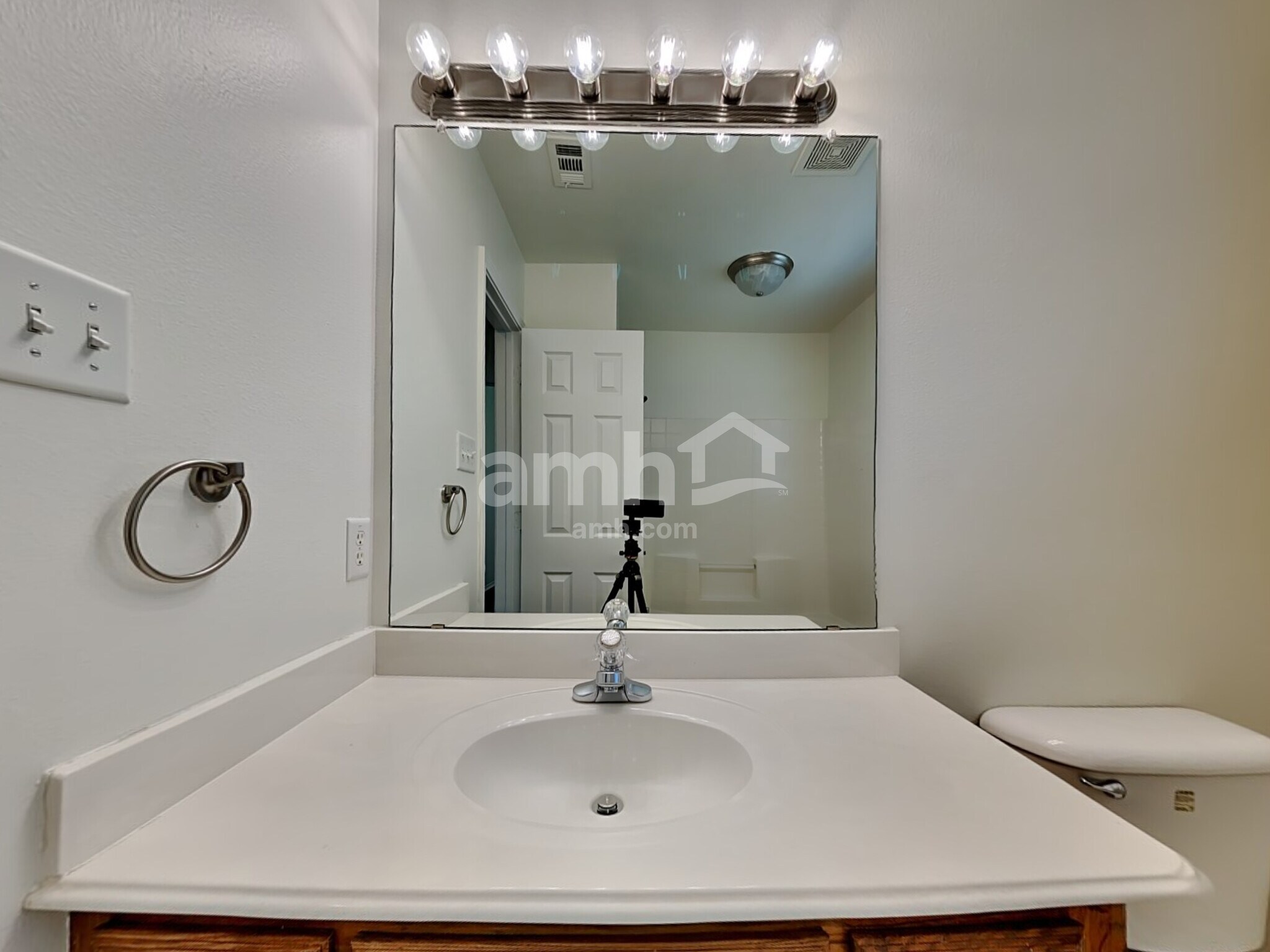 Building Photo - 4406 Shady Elm Dr