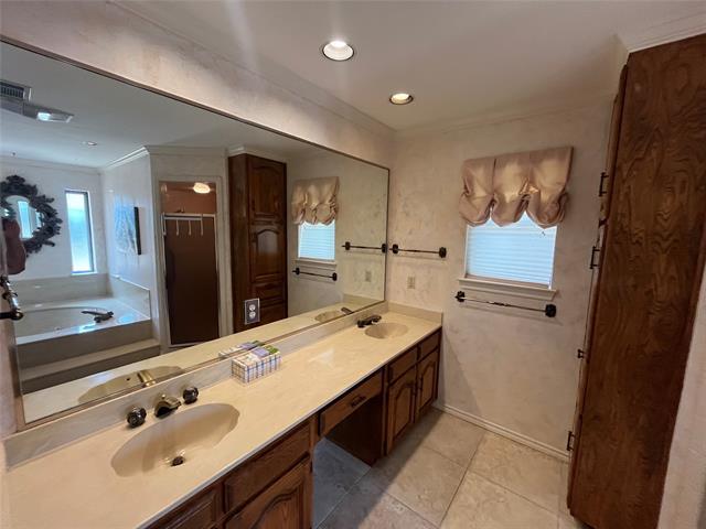 Building Photo - 1712 Hampton Ct