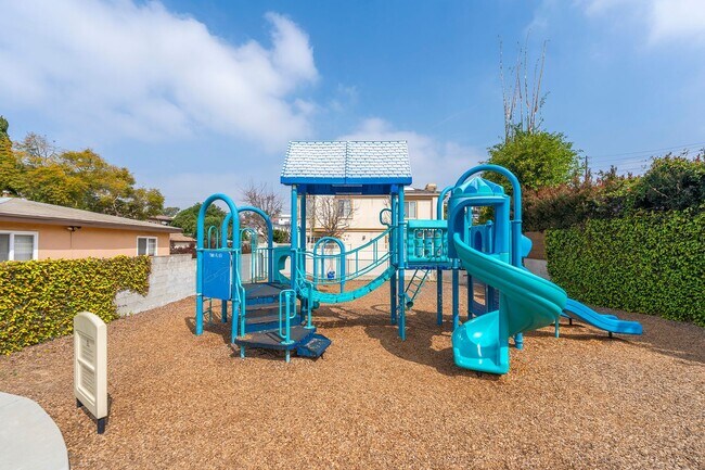 Building Photo - Mathews Avenue