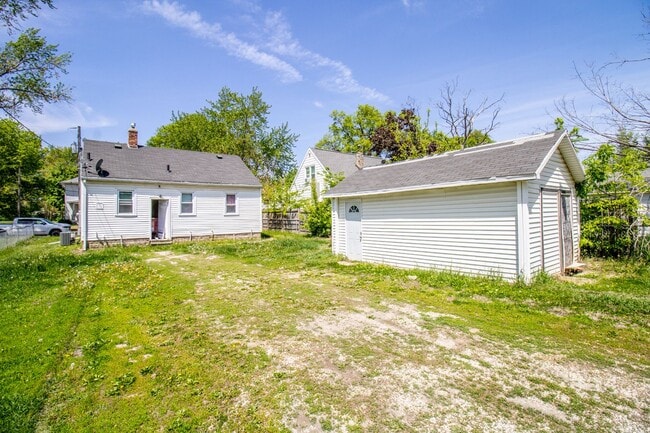 Building Photo - 2 bedroom, 1 bath house in Waterloo