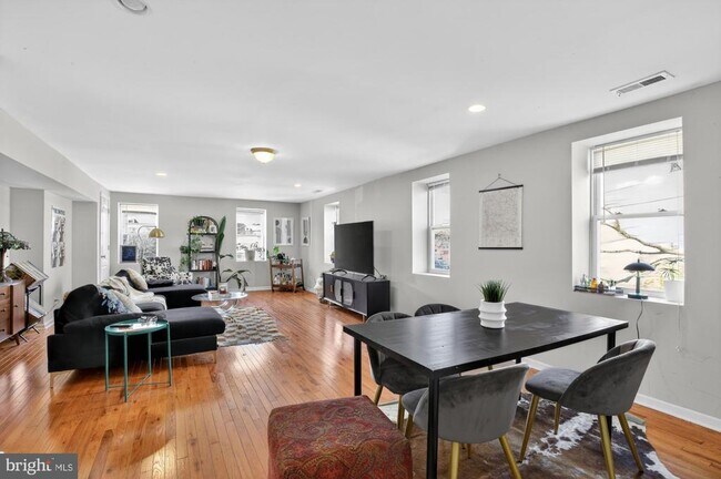 Building Photo - 1127 E Susquehanna Ave