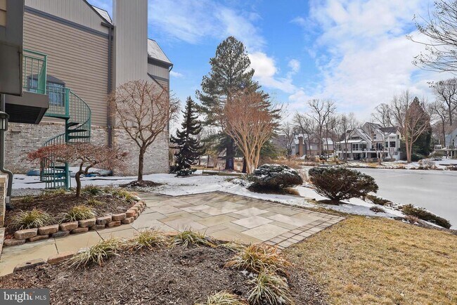 Building Photo - 1460 Waterfront Rd