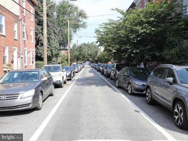 Building Photo - 2400 E Dauphin St